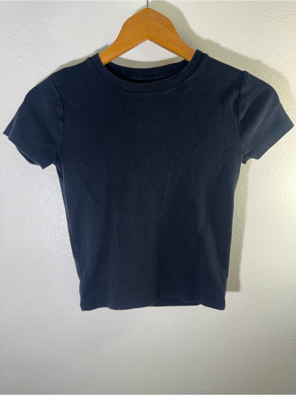 Women’s Hollister Baby Tee Black Short Sleeve Crew Tee